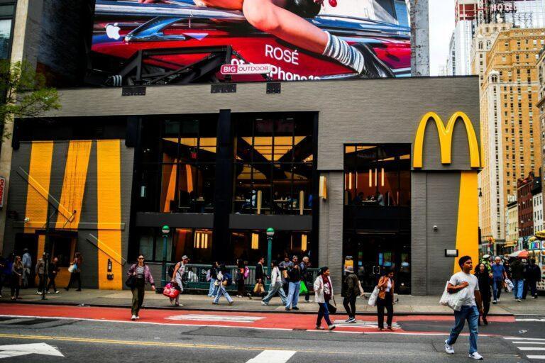 Restauracja McDonald's na Times Square w Nowym Jorku