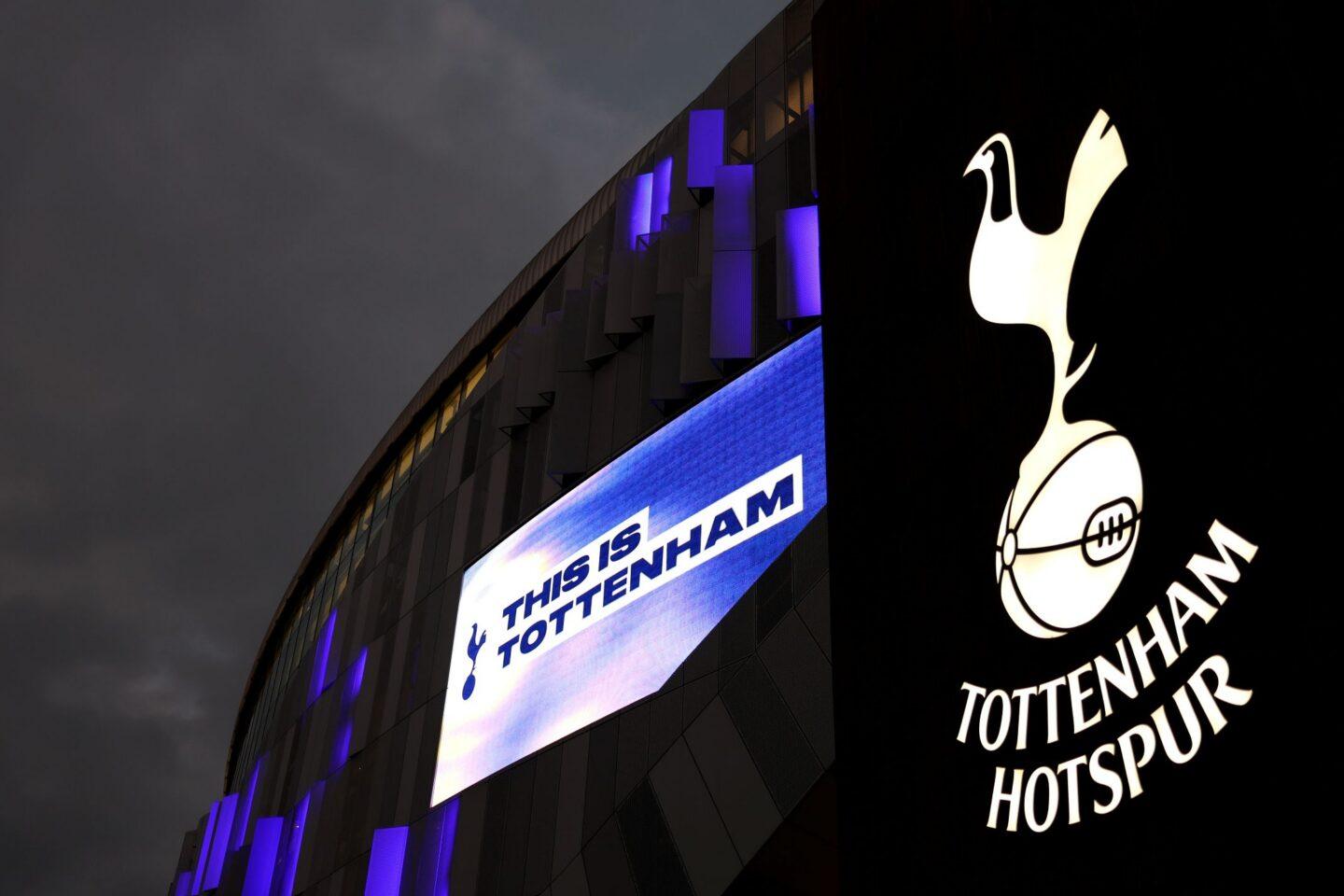 Stadion Tottenham Hotspur wieczorem