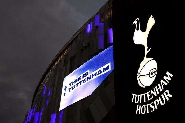 Stadion Tottenham Hotspur wieczorem