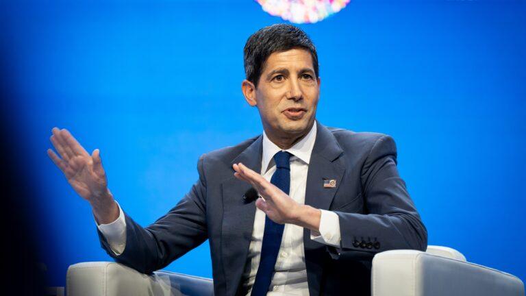 Szef Fed Kevin Warsh podczas spotkanie MFW. Fot. Matt Hunt/Anadolu via Getty Images
