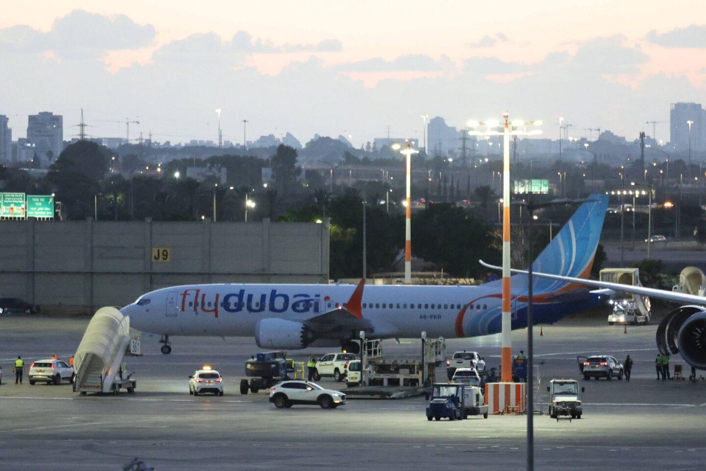 Samolot linii flydubai na lotnisku w Tel Awiwie