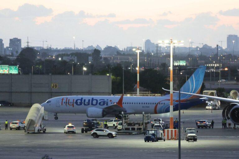 Samolot linii flydubai na lotnisku w Tel Awiwie
