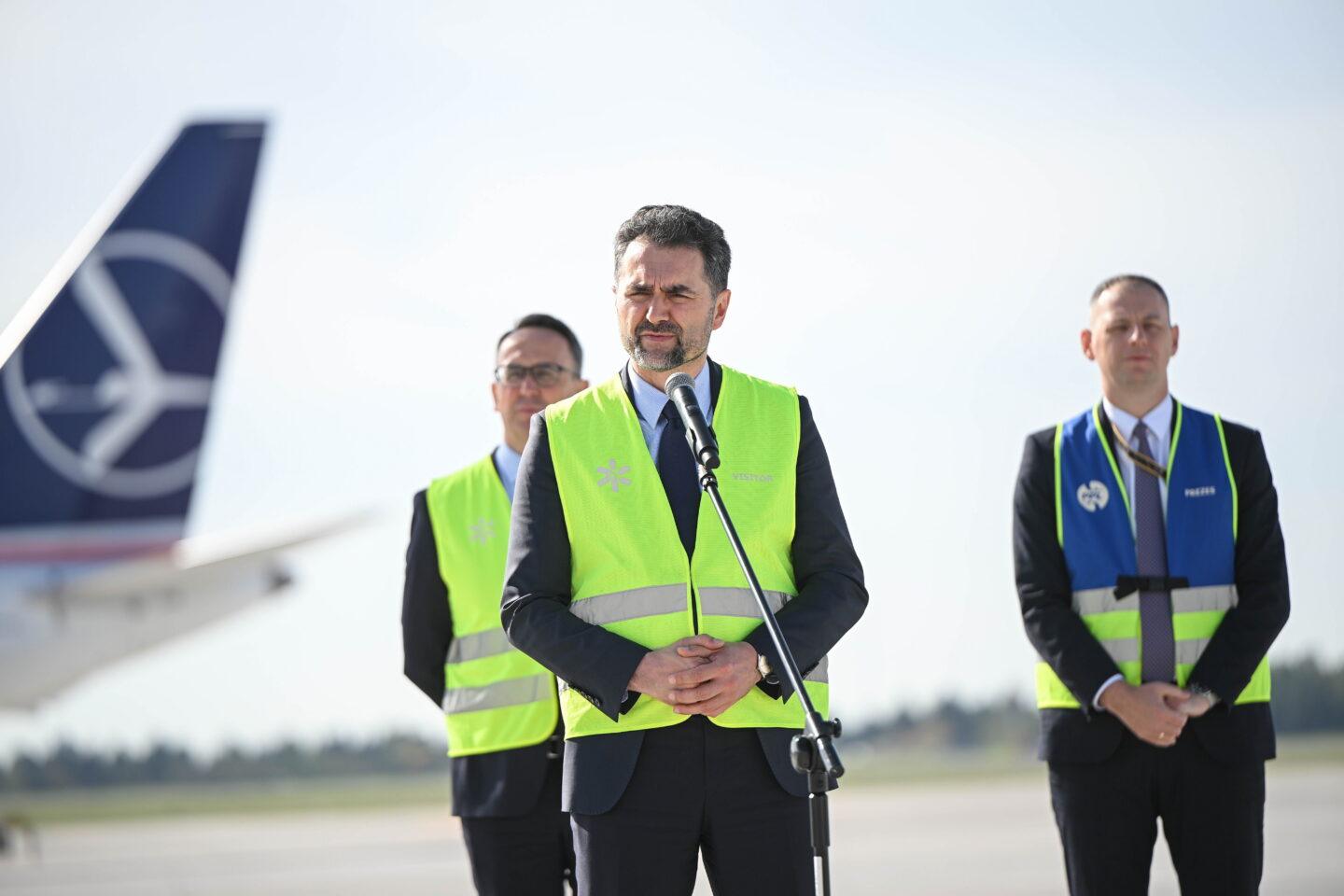 Od lewej: Dariusz Klimczak (minister infrastruktury), Piotr Malepszak (wiceminister infrastruktury), £ukasz Chaberski (prezes PPL)
