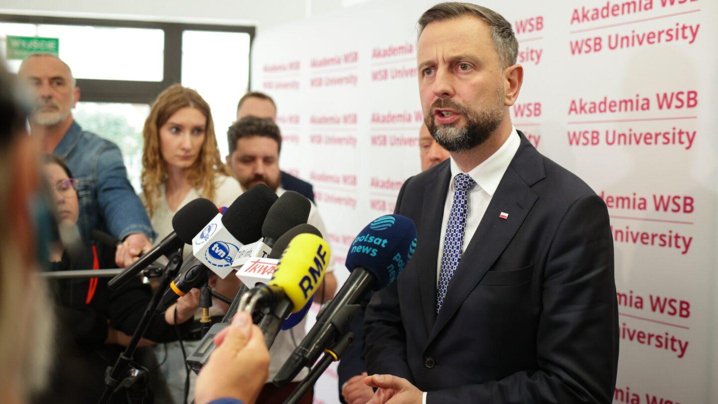 Wicepmier i minister obrony narodowej Władysław Kosiniak-Kamysz podczas konferencji prasowej w Dąbrowie Górniczej, 2.10.2026 r. Fot. PAP/Jarek Praszkiewicz