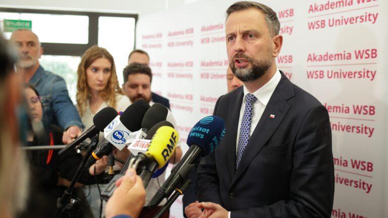 Wicepmier i minister obrony narodowej Władysław Kosiniak-Kamysz podczas konferencji prasowej w Dąbrowie Górniczej, 2.10.2026 r. Fot. PAP/Jarek Praszkiewicz