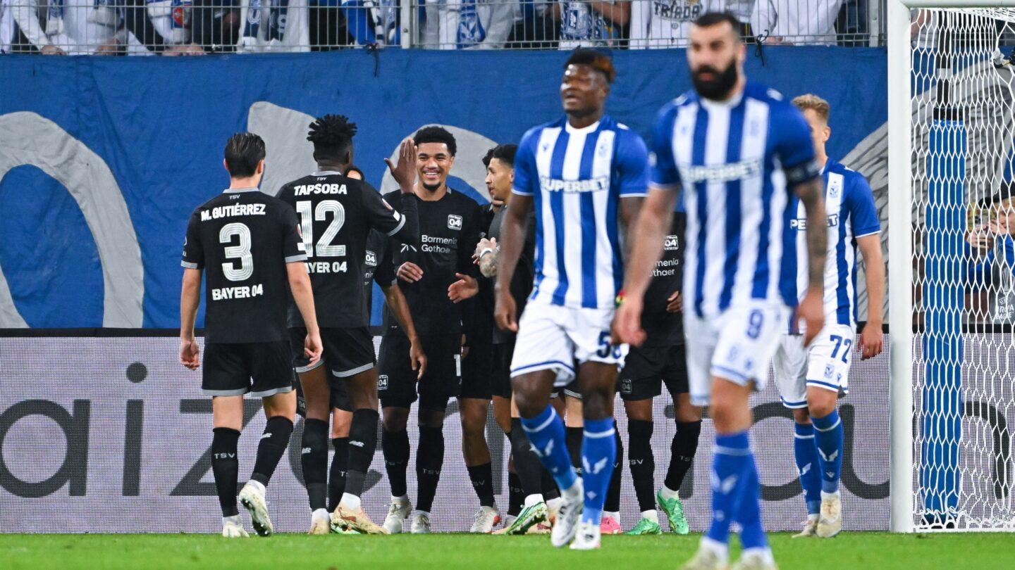 Piłkarz Bayeru 04 Leverkusen Malik Tillman cieszy się z gola podczas meczu 2. kolejki fazy ligowej Ligi Europy z Lechem Poznań. Fot. PAP/Jakub Kaczmarczyk