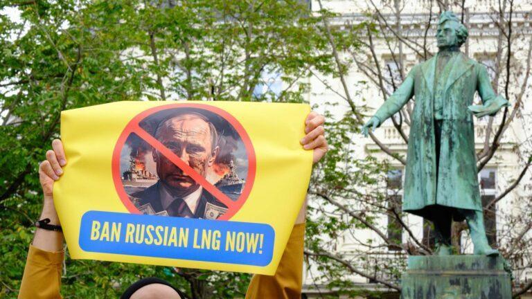 Protest w Brukseli przeciwko importowi rosyjskiego LNG