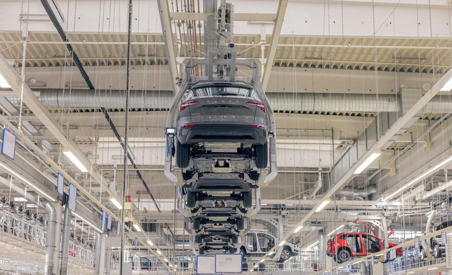 Linia produkcyjna w fabryce Volkswagena w Bratysławie na Słowacji.