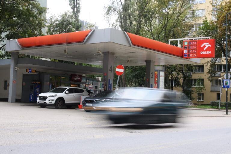 Jedna z warszawskich stacji benzynowych.